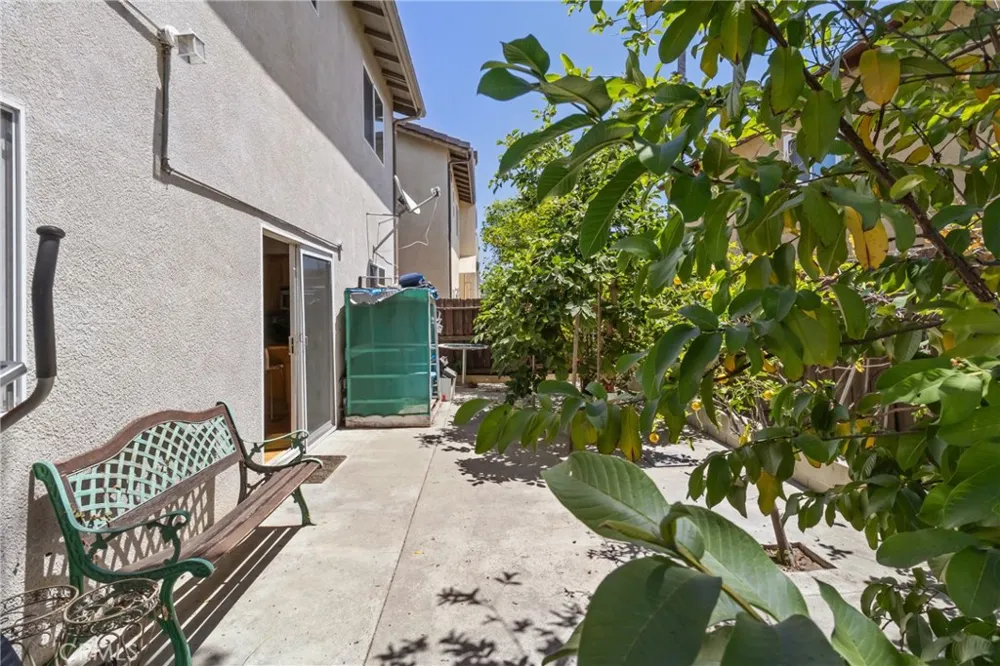 14522 Day Lily Panorama City, CA 91402
