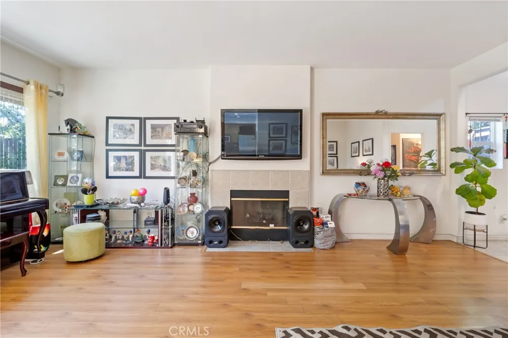 14522 Day Lily Panorama City, CA 91402