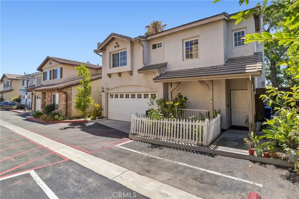 14522 Day Lily Panorama City, CA 91402