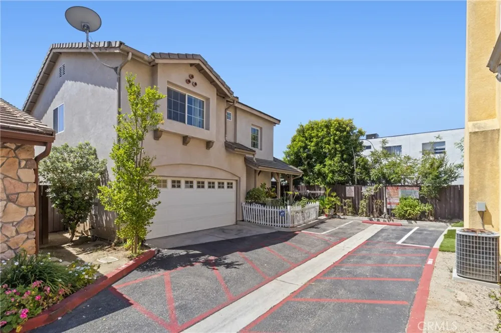 14522 Day Lily Panorama City, CA 91402