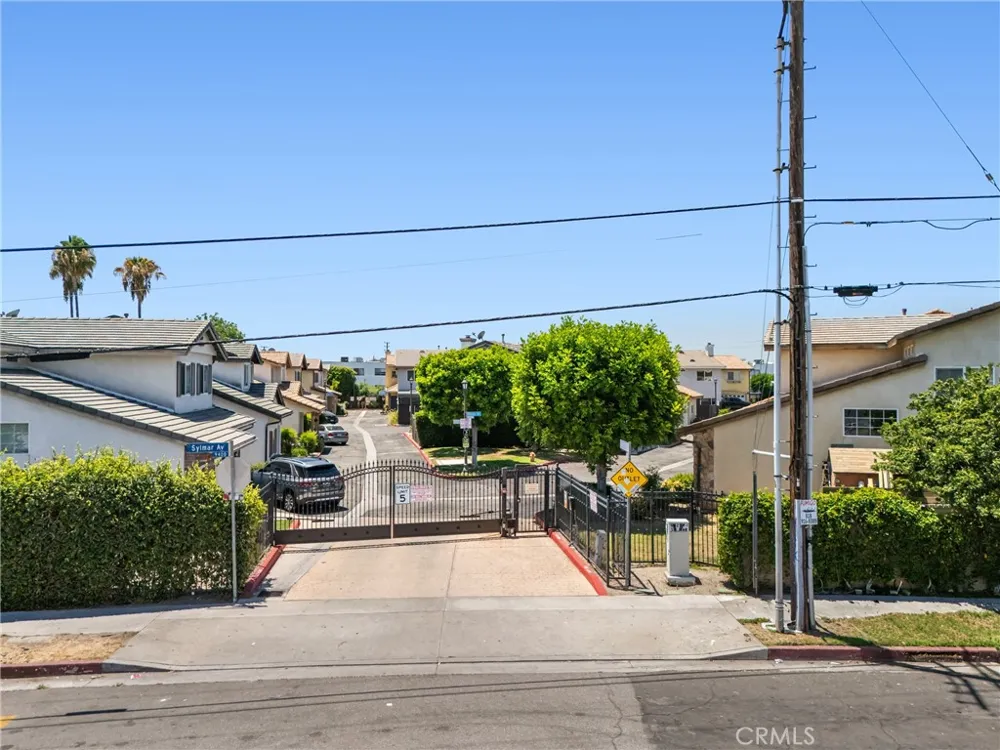 14522 Day Lily Panorama City, CA 91402