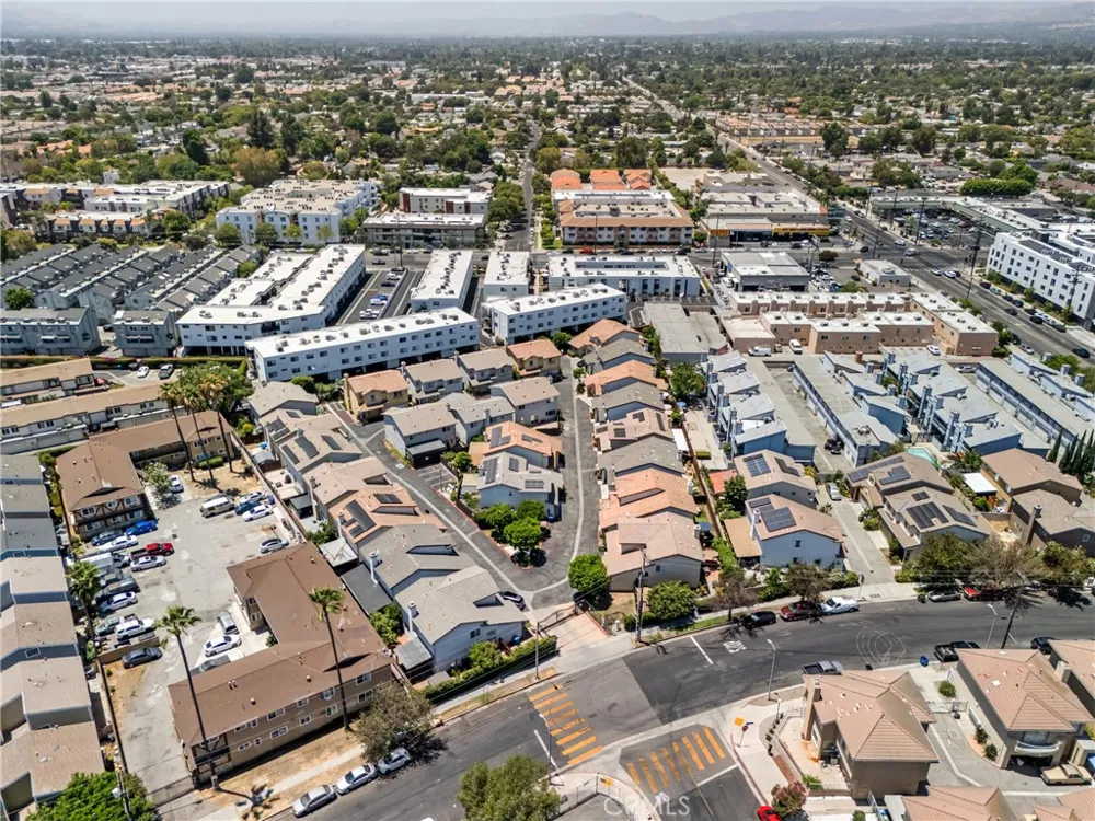 14522 Day Lily Panorama City, CA 91402