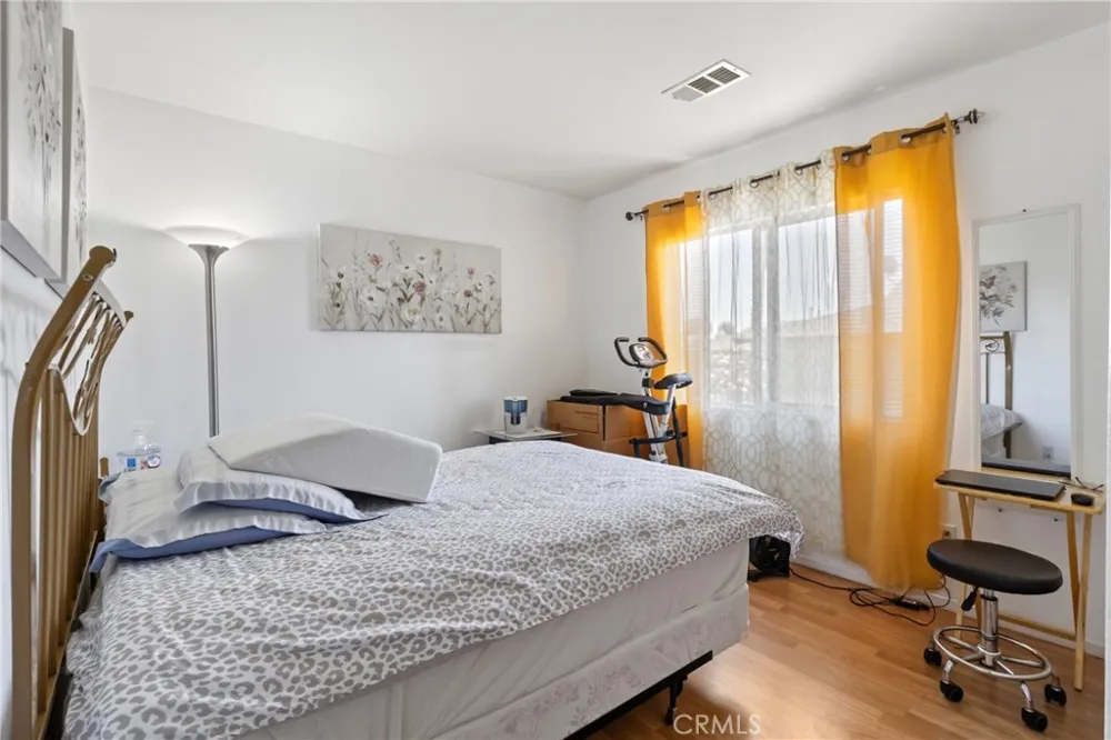 14522 Day Lily Panorama City, CA 91402