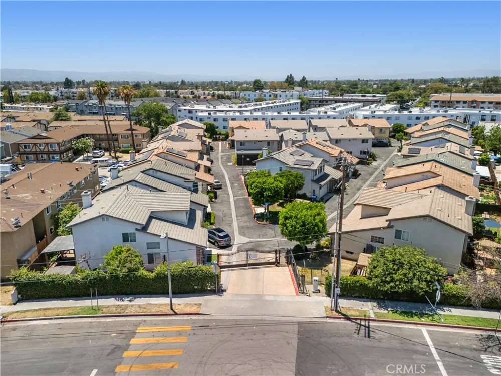 14522 Day Lily Panorama City, CA 91402