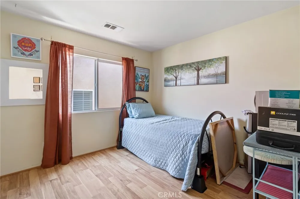 14522 Day Lily Panorama City, CA 91402