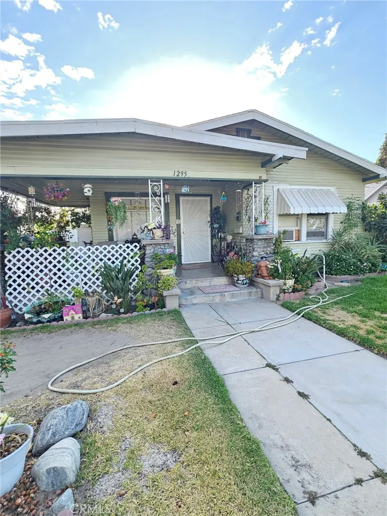 1295 9th Colton, CA 92324