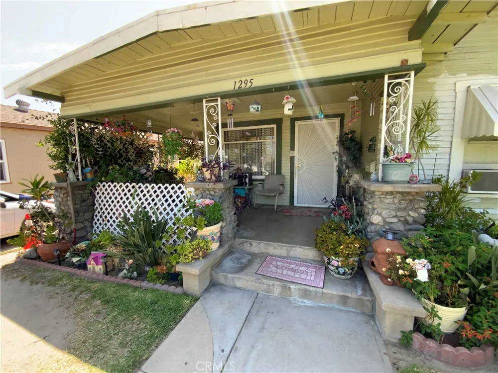 1295 9th Colton, CA 92324