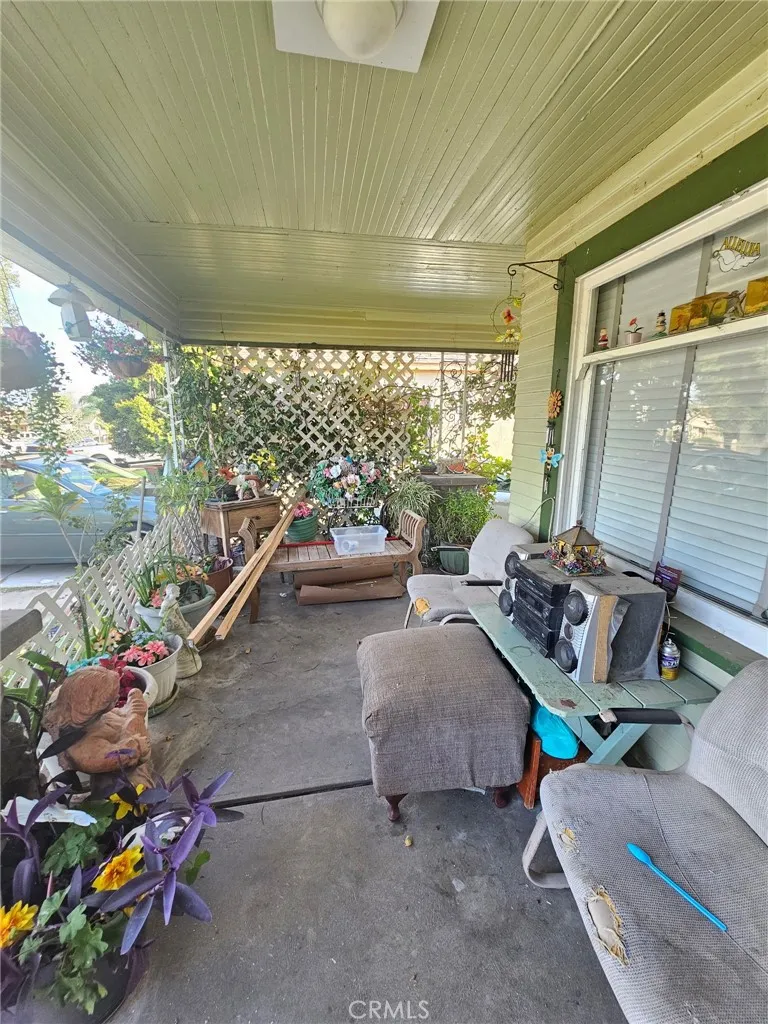 1295 9th Colton, CA 92324
