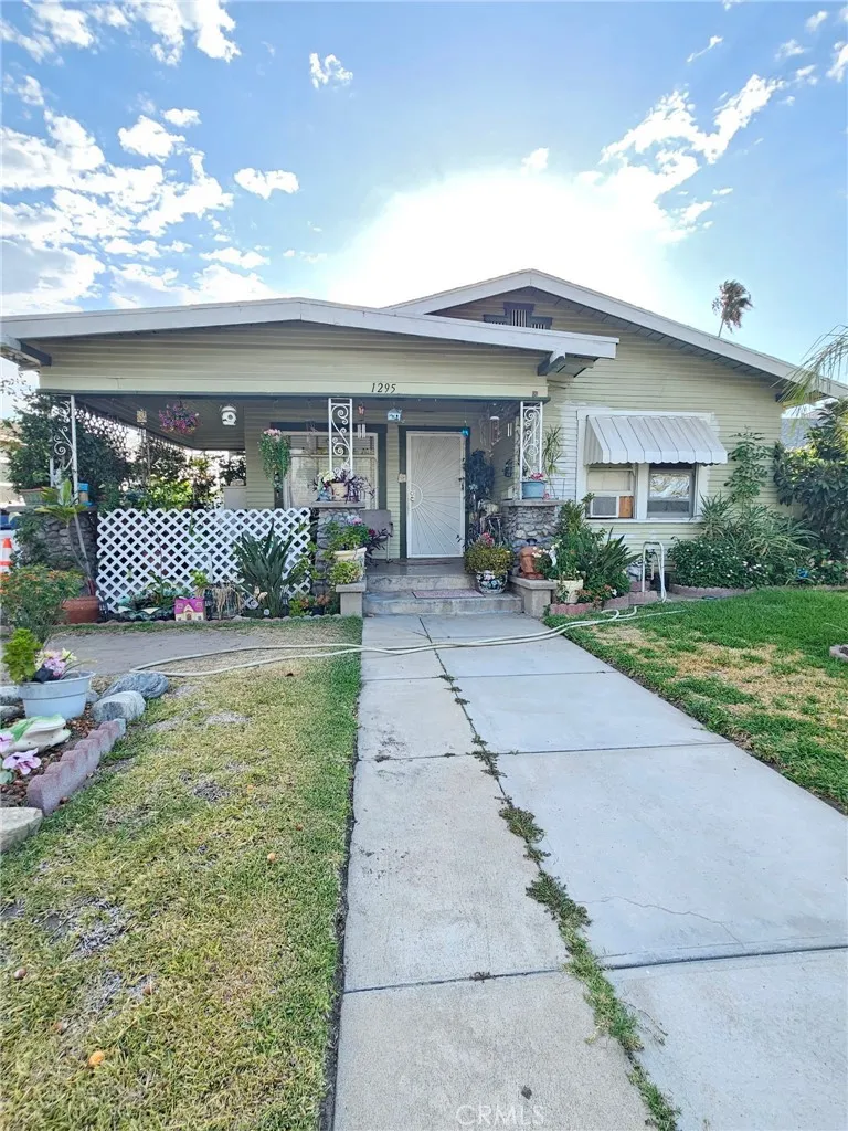 1295 9th Colton, CA 92324