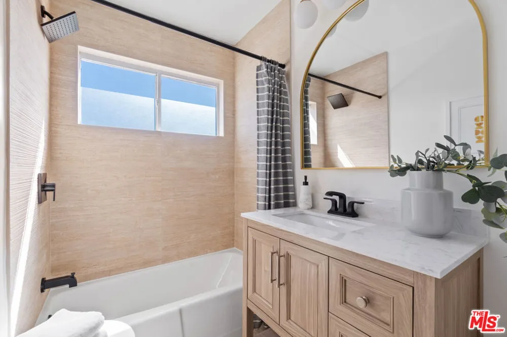 423 Pier Avenue #4 Santa Monica, CA 90405