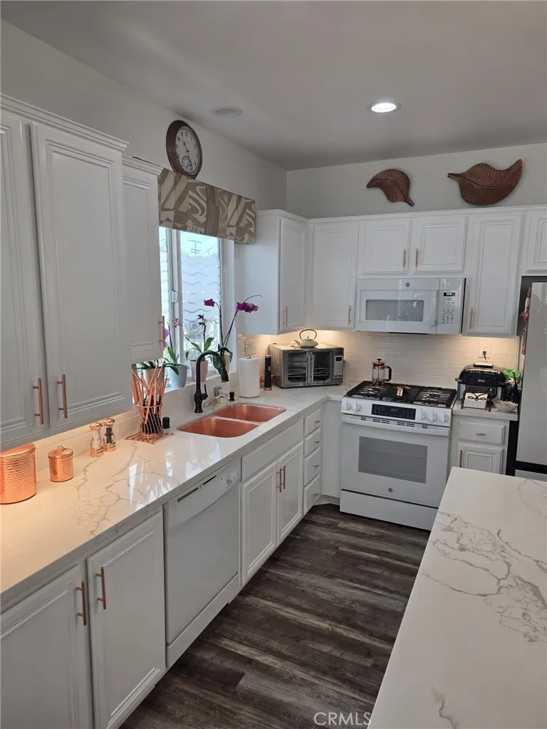 12438 Sonoma Drive Pacoima, CA 91331