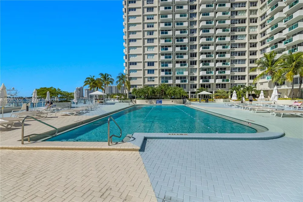 1200 West Ave #811 Miami Beach, FL 33139