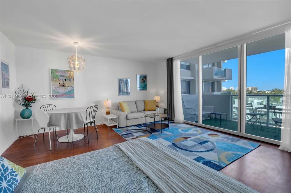 1200 West Ave #811 Miami Beach, FL 33139