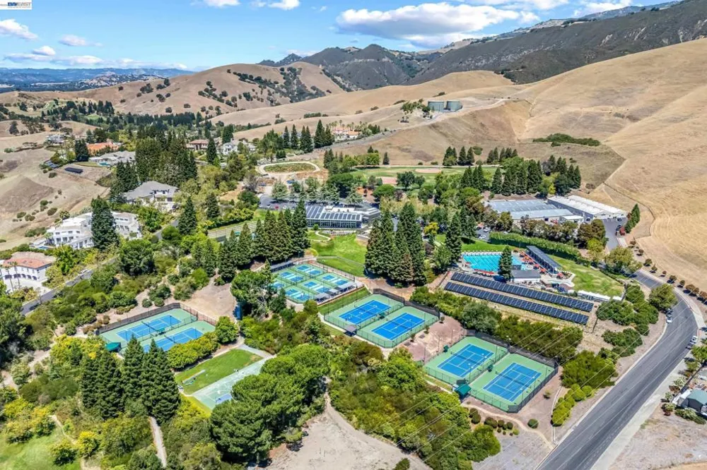 328 S Eagle Nest Ln Danville, CA 94506