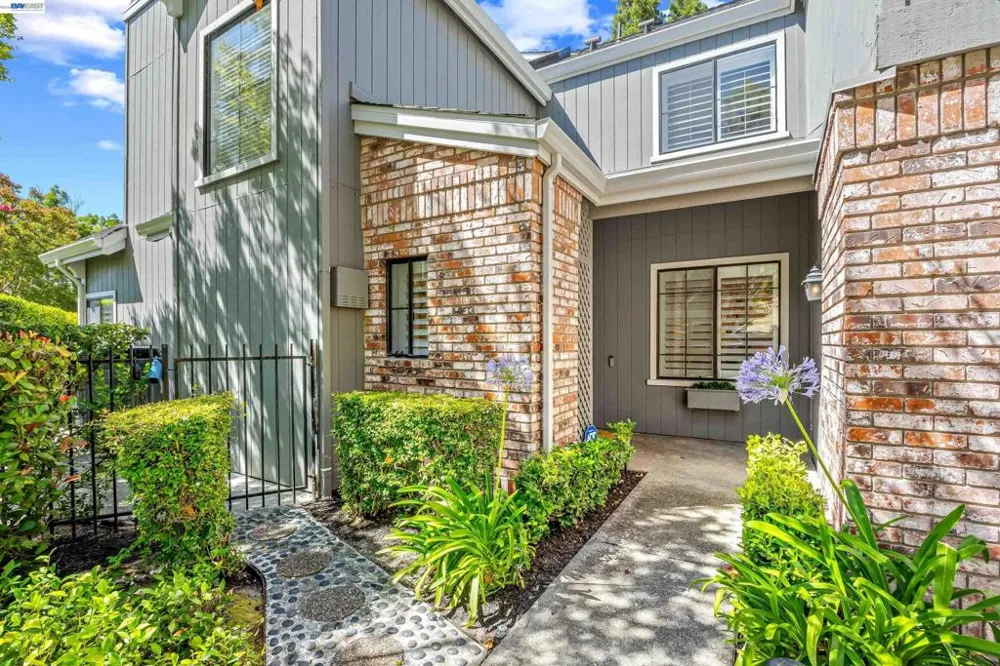 328 S Eagle Nest Ln Danville, CA 94506