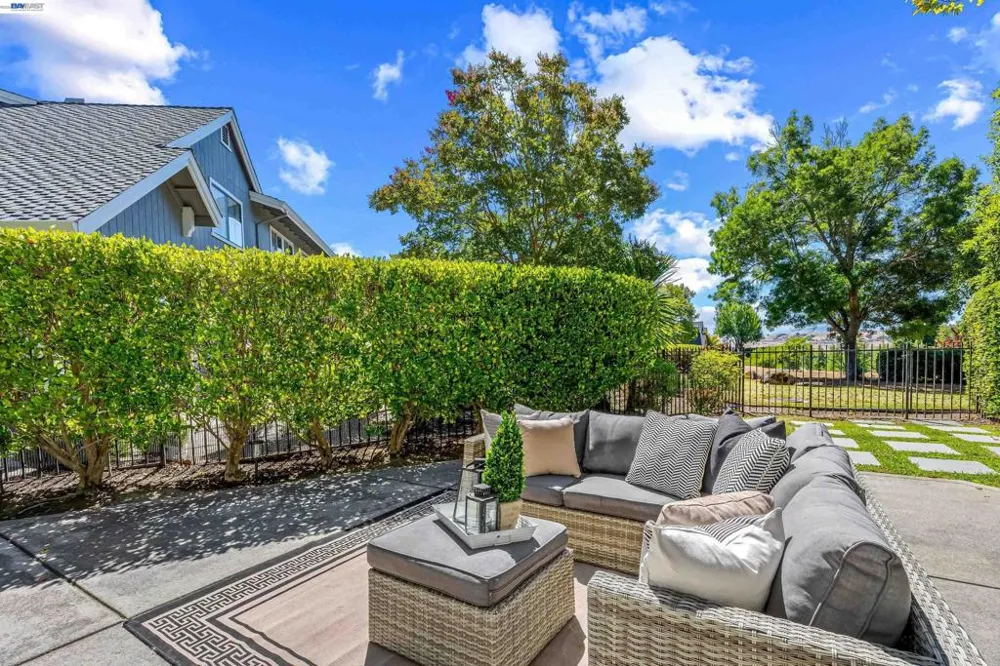 328 S Eagle Nest Ln Danville, CA 94506