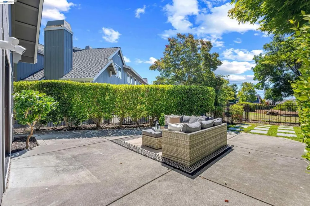 328 S Eagle Nest Ln Danville, CA 94506