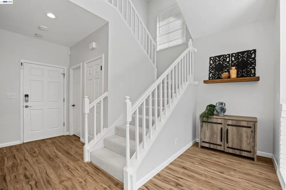 328 S Eagle Nest Ln Danville, CA 94506