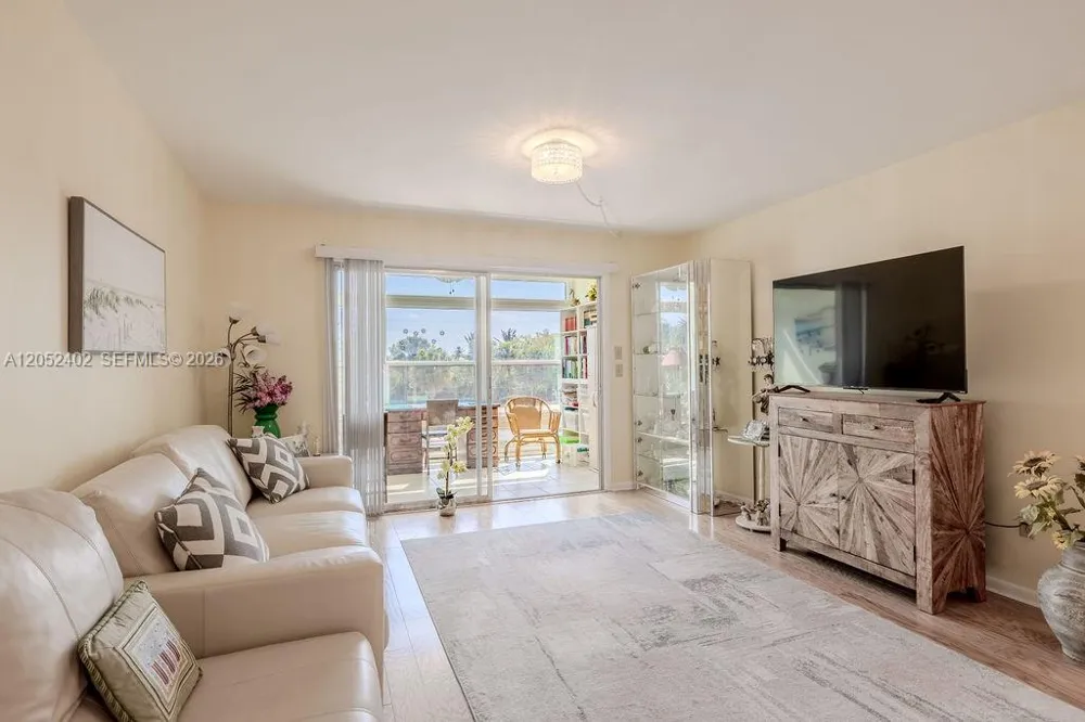 2333 Indian River Blvd #306 Vero Beach, FL 32960