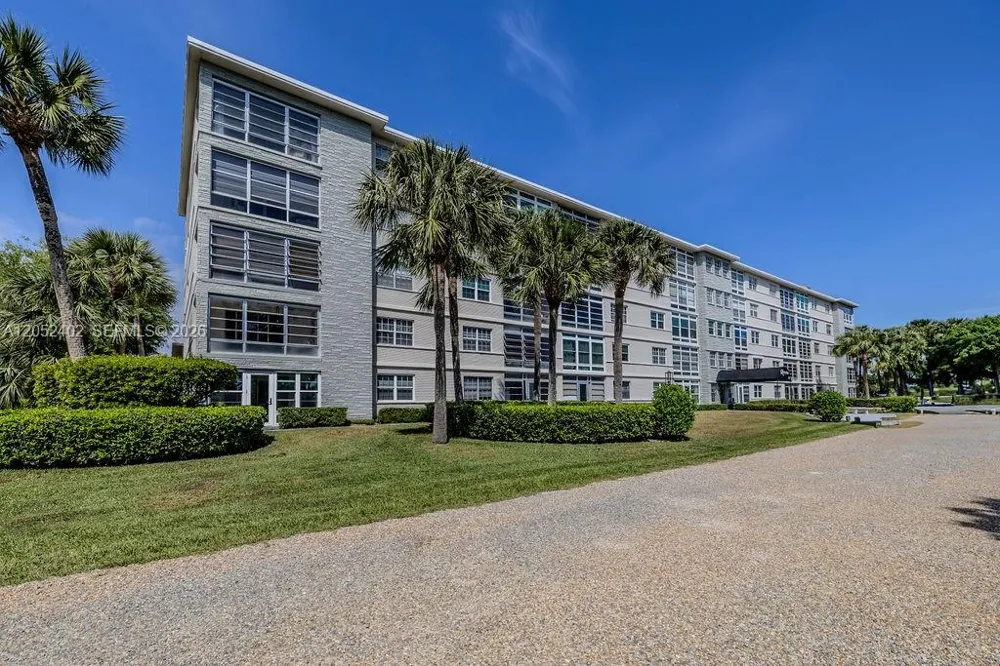 2333 Indian River Blvd #306 Vero Beach, FL 32960
