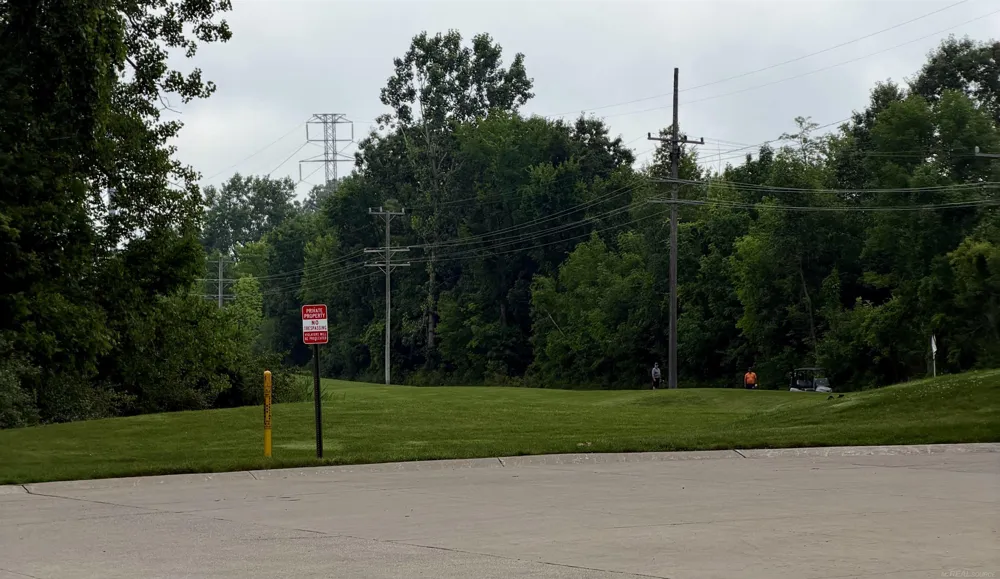 7013 Boulder Pointe Drive Washington Township, MI 48094