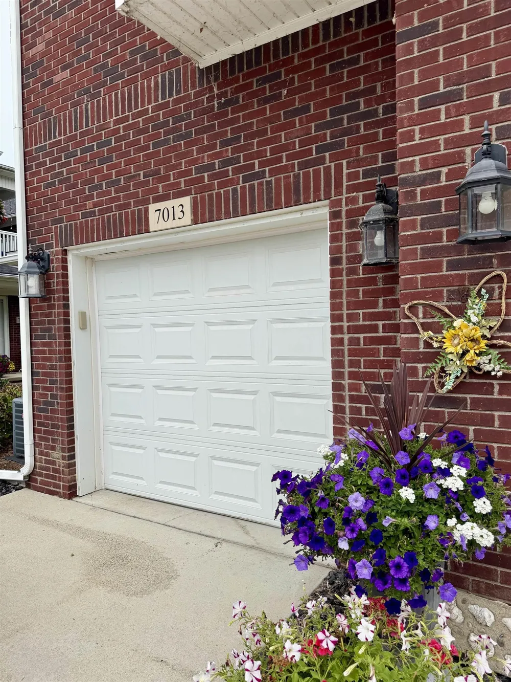 7013 Boulder Pointe Drive Washington Township, MI 48094