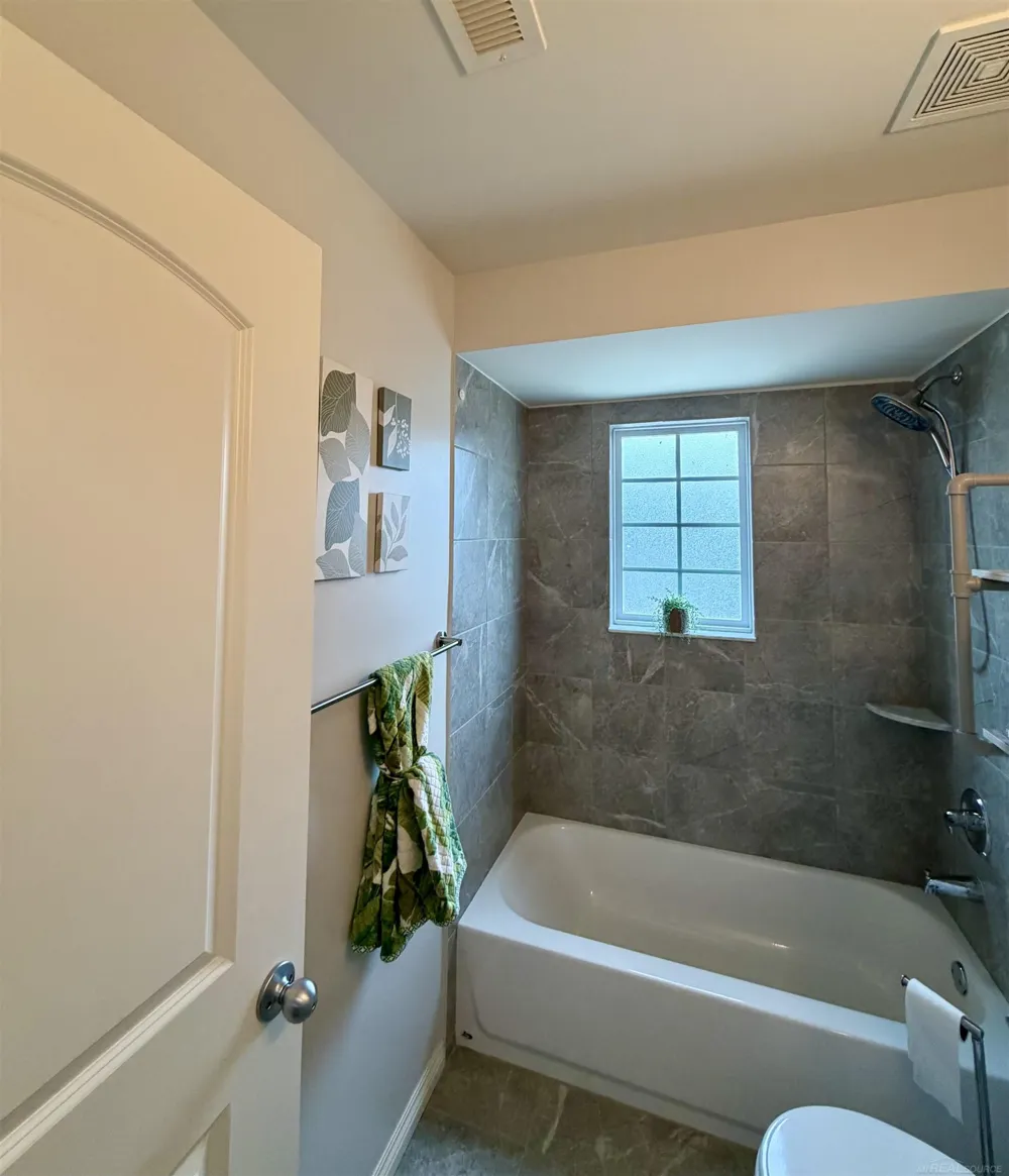 7013 Boulder Pointe Drive Washington Township, MI 48094