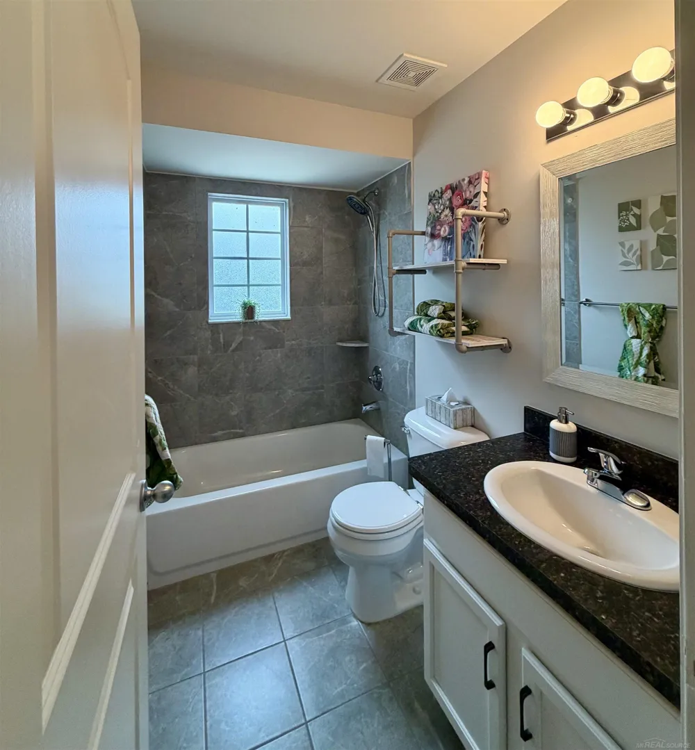 7013 Boulder Pointe Drive Washington Township, MI 48094