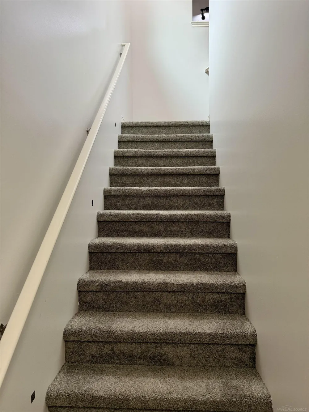7013 Boulder Pointe Drive Washington Township, MI 48094