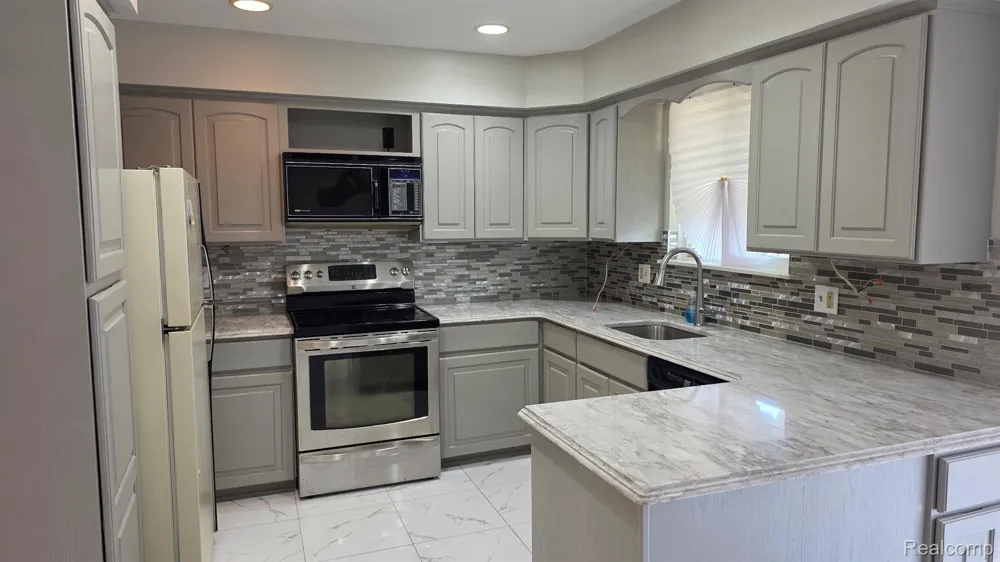 21150 Beaconsfield Street St Clair Shores City, MI 48080