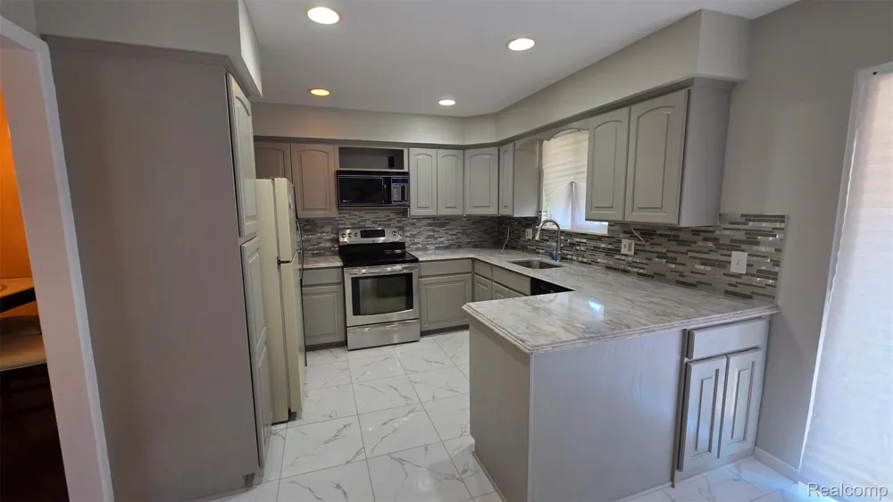 21150 Beaconsfield Street St Clair Shores City, MI 48080