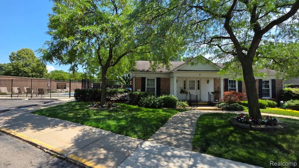21150 Beaconsfield Street St Clair Shores City, MI 48080