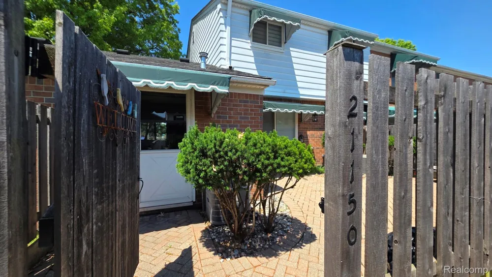 21150 Beaconsfield Street St Clair Shores City, MI 48080