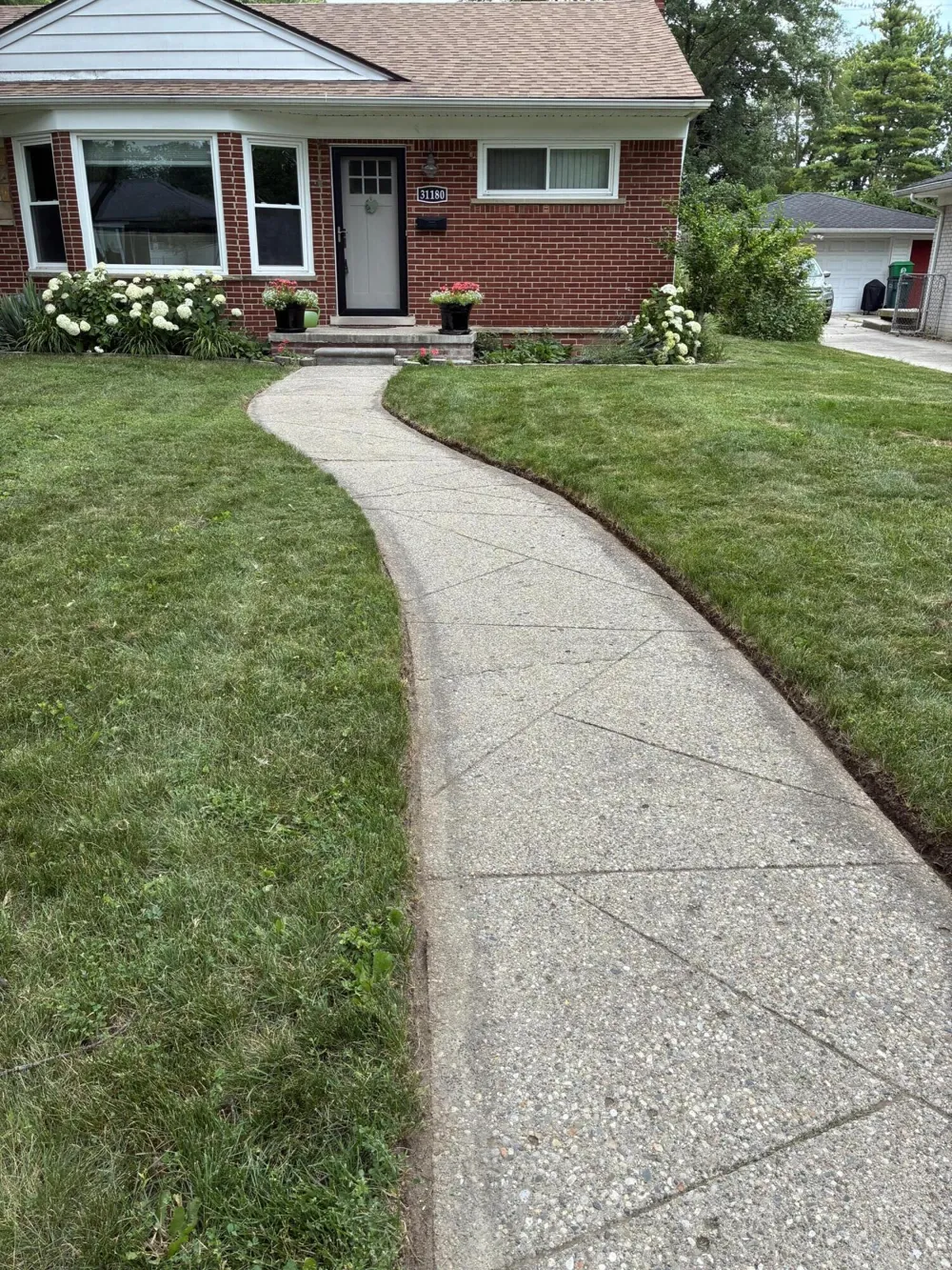 31180 E Rutland Street Beverly Hills Village, MI 48025