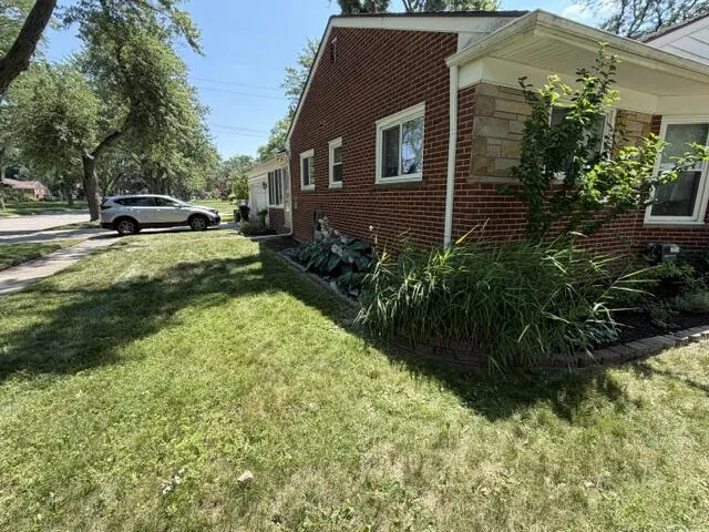 31180 E Rutland Street Beverly Hills Village, MI 48025