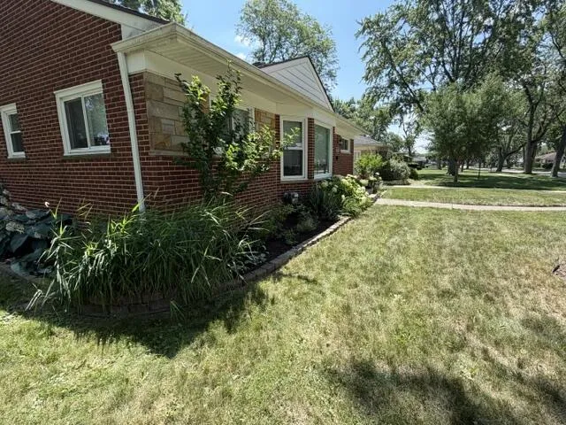 31180 E Rutland Street Beverly Hills Village, MI 48025