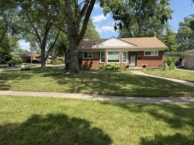 31180 E Rutland Street Beverly Hills Village, MI 48025