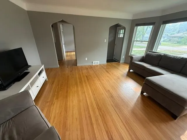 31180 E Rutland Street Beverly Hills Village, MI 48025