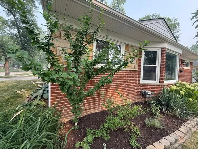 31180 E Rutland Street Beverly Hills Village, MI 48025