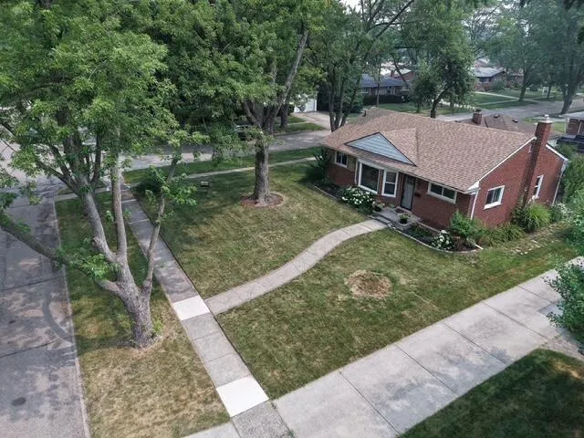 31180 E Rutland Street Beverly Hills Village, MI 48025