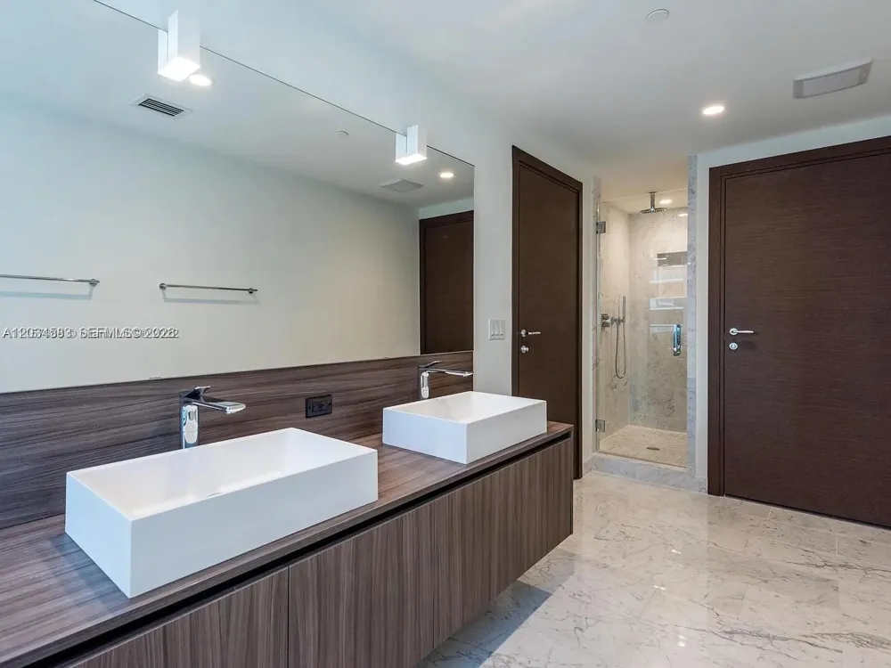 1000 Brickell Plz #3509 Miami, FL 33131