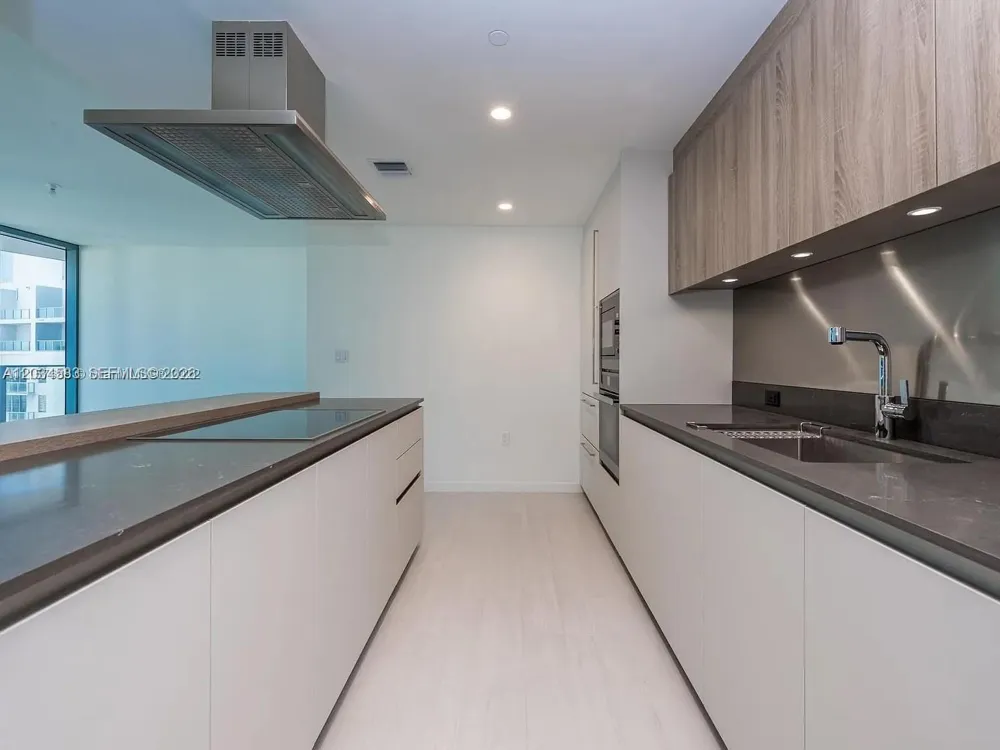 1000 Brickell Plz #3509 Miami, FL 33131