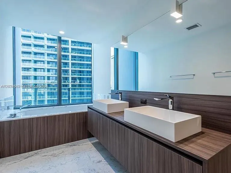 1000 Brickell Plz #3509 Miami, FL 33131
