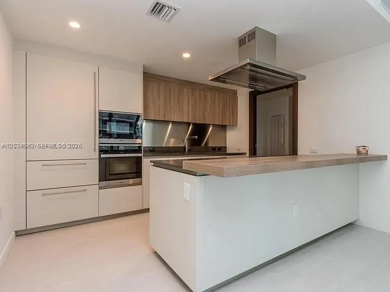 1000 Brickell Plz #3509 Miami, FL 33131