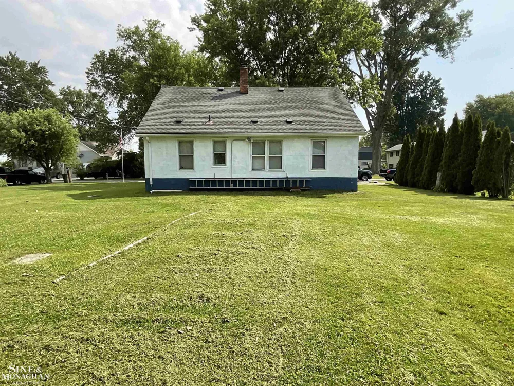 177 Williams Street Clay Township, MI 48028