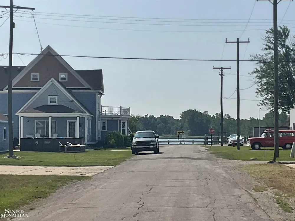 177 Williams Street Clay Township, MI 48028