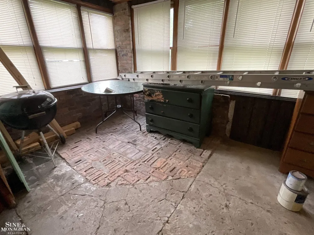 177 Williams Street Clay Township, MI 48028