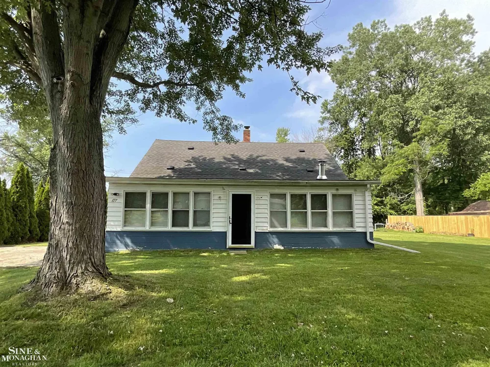 177 Williams Street Clay Township, MI 48028