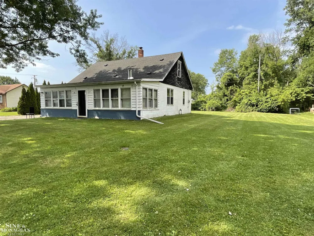 177 Williams Street Clay Township, MI 48028
