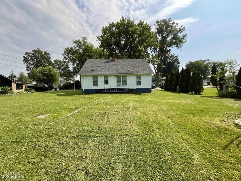 177 Williams Street Clay Township, MI 48028